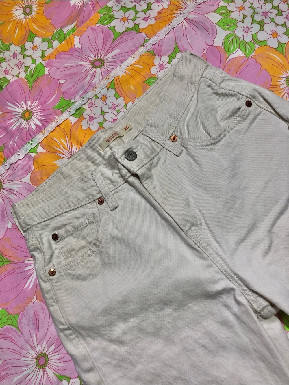 Levi’s Low Pro Straight Leg Jeans Size 26 Ecru Off-White Distressed 90s Baggy - Picture 8 of 16